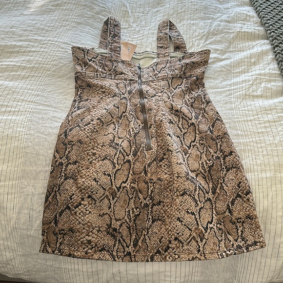 Reformation Lizzie Mini Dress Snakeskin NWT Size 0 - Picture 4 of 5